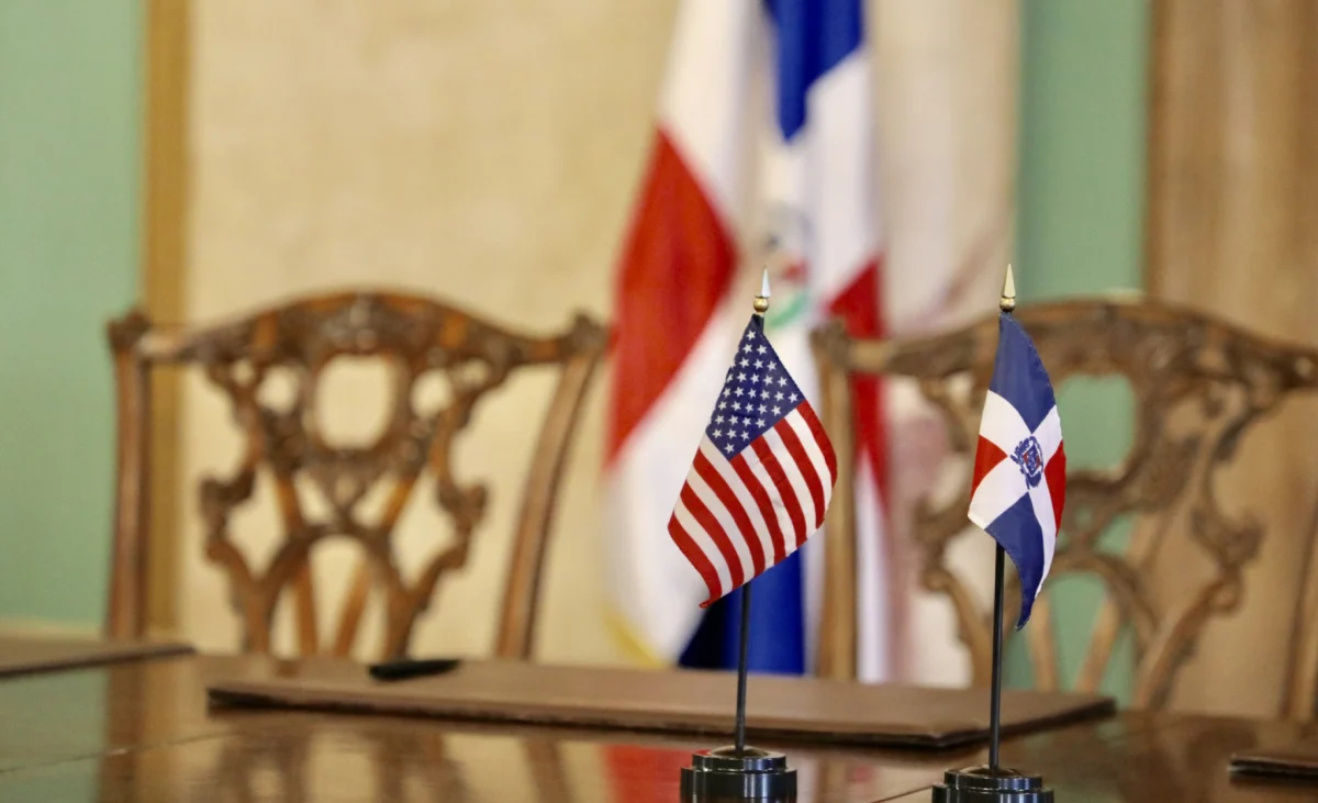 Sectores políticos y sociales advierten peligro de convertir a RD en centro de retención migratoria