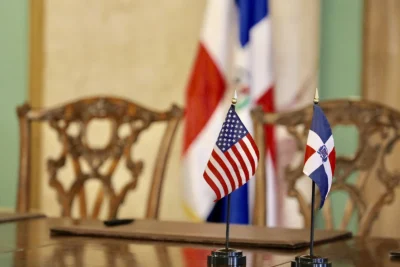 Sectores políticos y sociales advierten peligro de convertir a RD en centro de retención migratoria