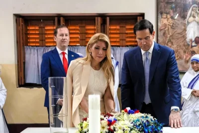 Marco Rubio visita la tumba de Madre Teresa en Calcuta