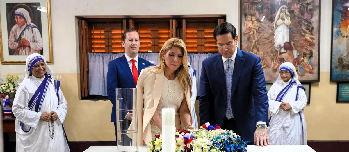 Marco Rubio visita la tumba de Madre Teresa en Calcuta