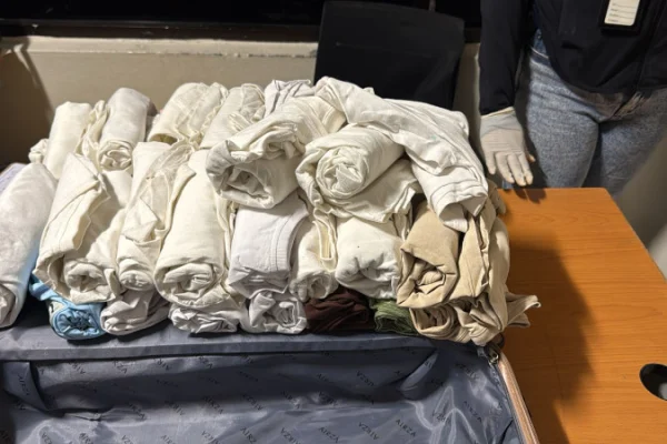 Detienen a una colombiana por narcotráfico en el aeropuerto Las Américas