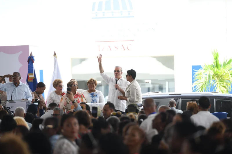 Abinader celebra a las madres dominicanas durante jornada nacional “Madres que Sostienen”