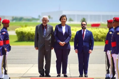 Presidenta de Surinam arriba a República Dominicana en visita oficial