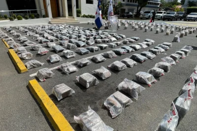 DNCD arresta cuatro personas y ocupa 1,295 paquetes de presuntas drogas en Pedernales