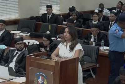 La venezolana Jeniré Mena ofreció un testimonio cargado de dolor y tensión, en el que recordó que decidió venir a República Dominicana tras leer que “RD lo tiene todo”, buscando estabilidad y un mejor futuro.