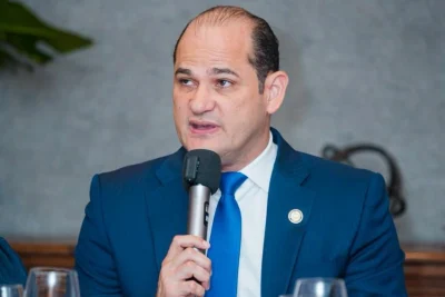 Adolfo Pérez expone en la #Mesaza alcance del INABIE en nutrición, salud y protección escolar