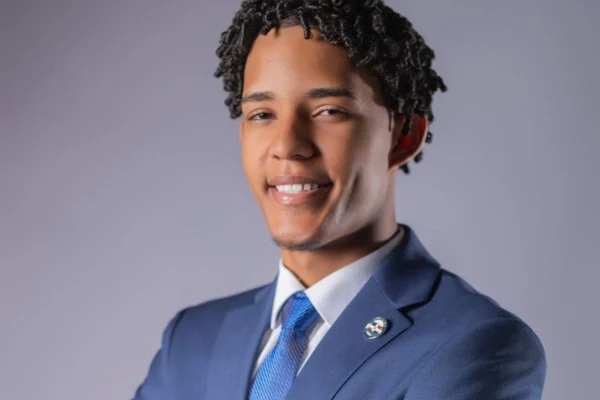 Julio Álvarez gana Premio Internacional de la Juventud 2026