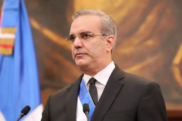 Pese al deterioro económico, Abinader mantiene respaldo político, según Gallup