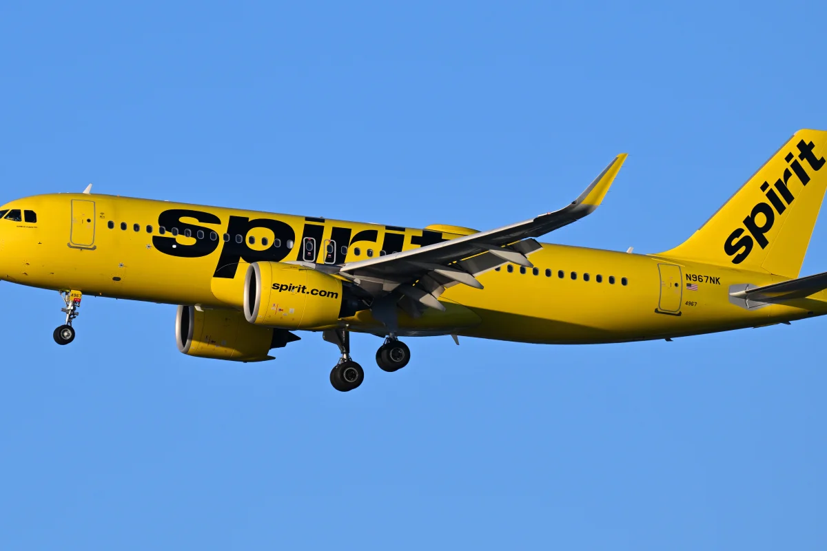 Trabajadores demandan a aerolínea Spirit por impago y no avisarles a tiempo del cierre