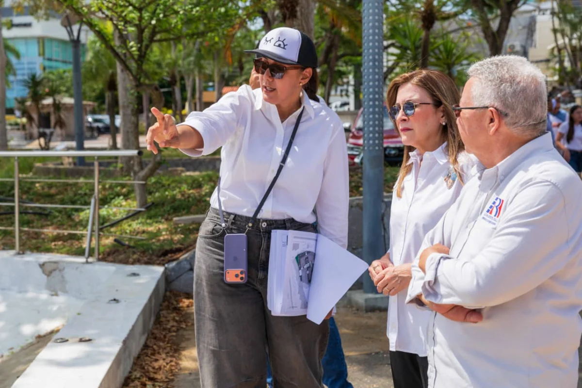 Carolina Mejía supervisa avances en remodelación del parque Núñez de Cáceres