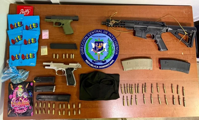 Desmantelan presunta banda en Sajoma; detienen a 17 detenidos con fusil, pistolas y otras evidencias