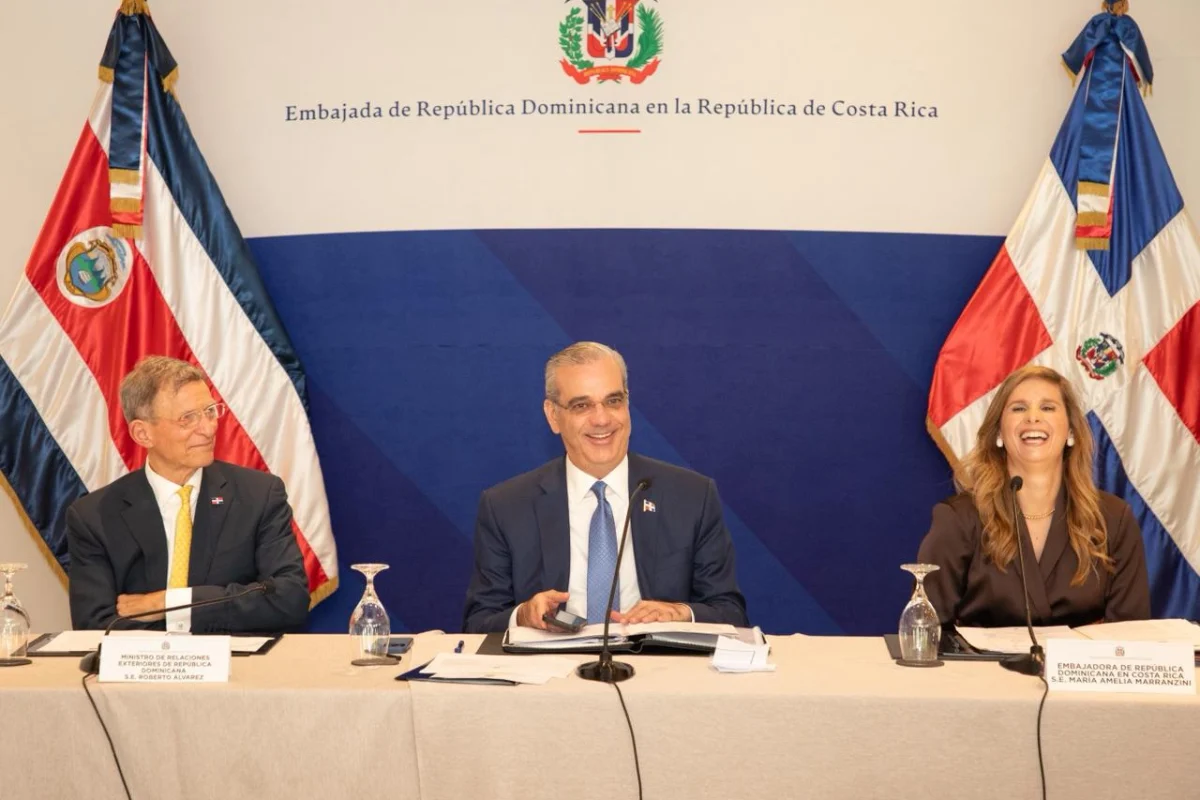 Presidente Abinader sostiene encuentro con empresarios en Costa Rica organizado por la Embajada Dominicana