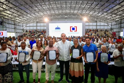 Abinader entrega 1,500 títulos de propiedad en Nuevo Domingo Savio y eleva a 3,500 los certificados otorgados en beneficio de unas 18,000 personas