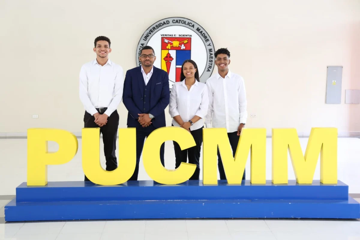 Estudiantes dominicanos clasifican a final mundial de competencia tecnológica en China