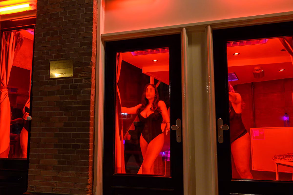 Países Bajos planea prohibir proxenetismo y subir a 21 años la edad para prostituirse