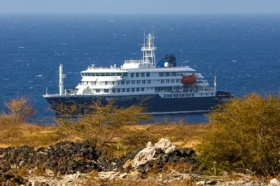 El crucero con afectados por un brote de hantaviru atraca en el puerto de Granadilla por el mal tiempo