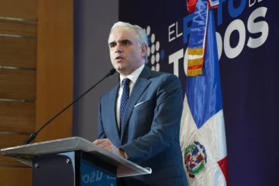 Educación prohíbe celulares en el nivel inicial, restricciones en primaria y regulado en secundaria
