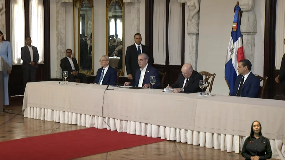 Gobierno y Finjus firman acuerdo para fortalecer la institucionalidad y la seguridad jurídica