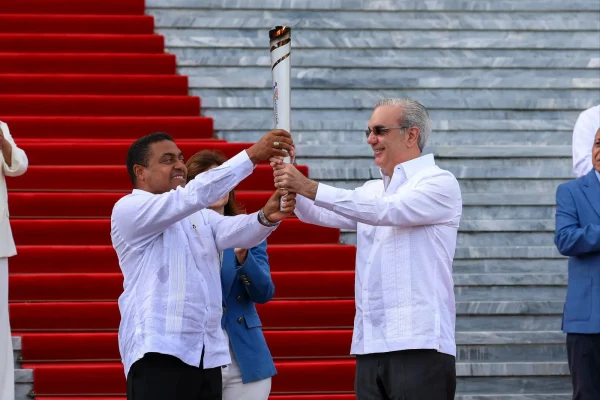 Abinader da inicio oficial a la ruta de la antorcha de los Juegos Centroamericanos y del Caribe 2026