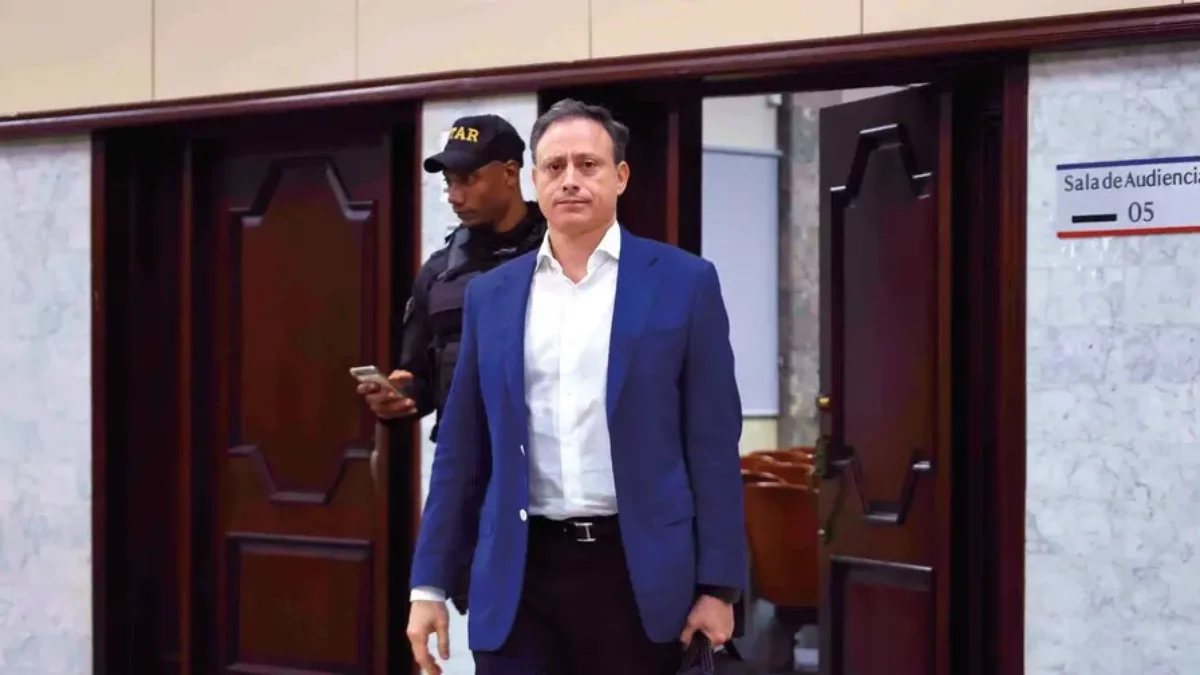Jean Alain presenta incidentes ante tribunal tras asumir su propia defensa