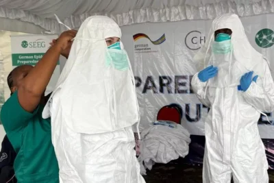 La OMS reporta aumento a 223 muertes por ébola en la RDC