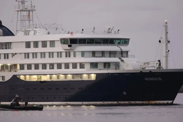 Llegan a Alemania cuatro pasajeros sin síntomas evacuados del crucero HV Hondius