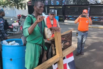 Peregrino recorre a pie ruta desde Villa Altagracia hasta Dajabón