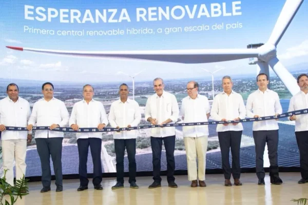 Presidente Abinader inaugura central Esperanza Renovable de EGE Haina