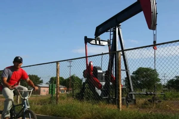 Venezuela mantiene crecimiento de la producción de crudo en medio de su apertura petrolera