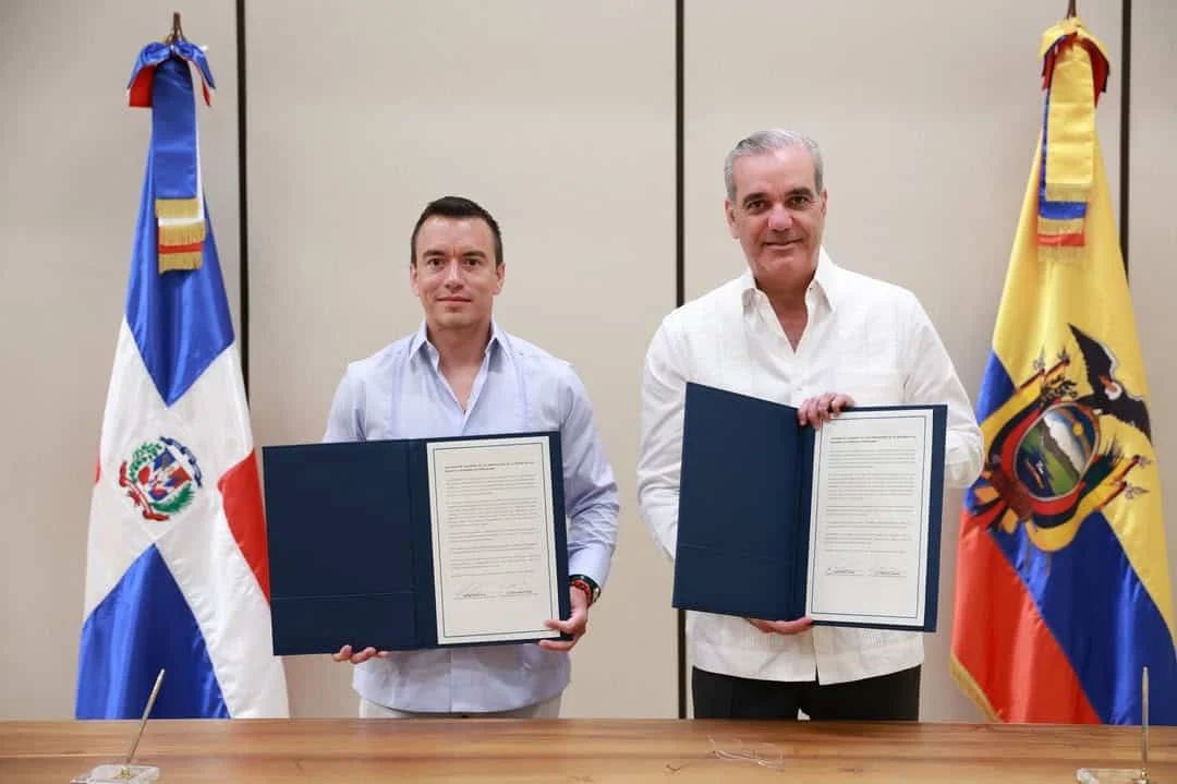 Abinader y Noboa sostienen reunión privada en RD para impulsar acuerdo comercial bilateral