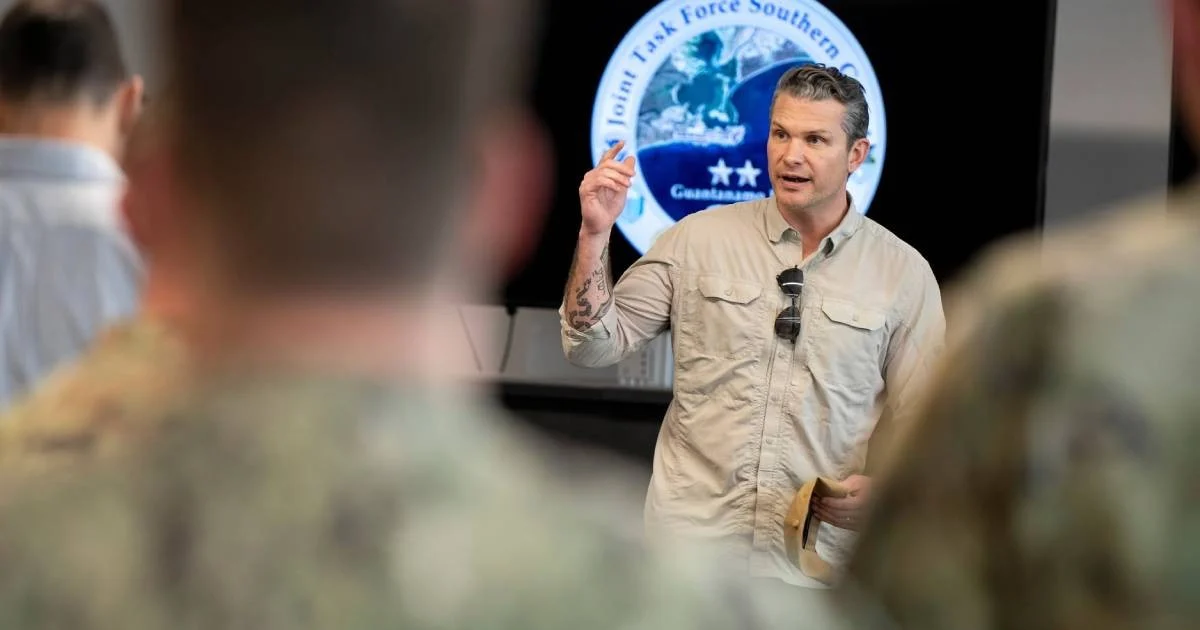 Secretario de Defensa Pete Hegseth aterriza en la base naval de Guantánamo