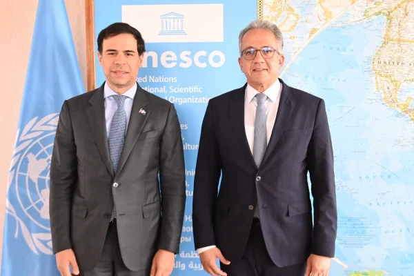 Roberto Ángel Salcedo sostiene importante reunión con el director general de la UNESCO