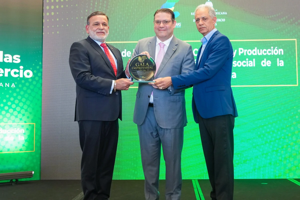 Cámara de Comercio de SFM reconoce a Eduardo Sanz Lovatón