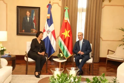 Presidente Abinader y su homóloga de Surinam se reúnen en el Palacio Nacional