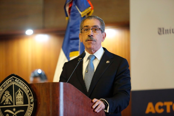 Asjana ganó como nuevo rector de la UASD; Silverio lo felicita