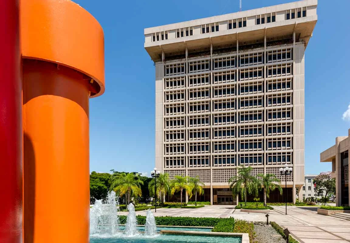 El Banco Central mantiene su tasa de política monetaria en el 5.25 % anual