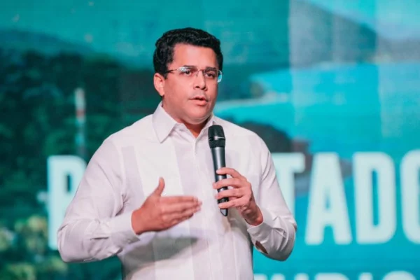 Turismo mantiene US$9 millones reservados para una solución efectiva al sargazo, afirma David Collado