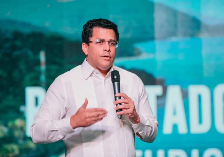 Turismo mantiene US$9 millones reservados para una solución efectiva al sargazo, afirma David Collado