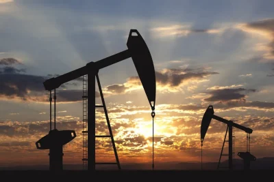 El petróleo de Texas sube un 2.7 %, hasta 89.72 dólares, tras ataques entre EE.UU. e Irán