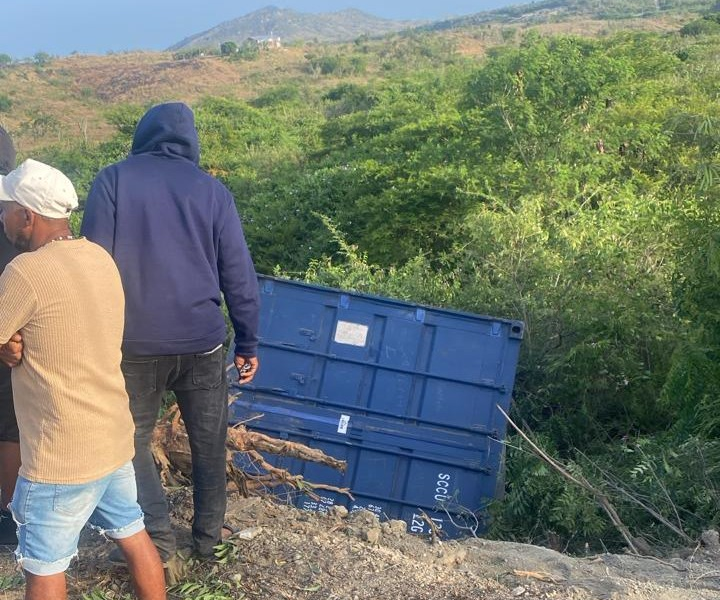 Un muerto y otro herido tras accidente que involucra una patana en Azua