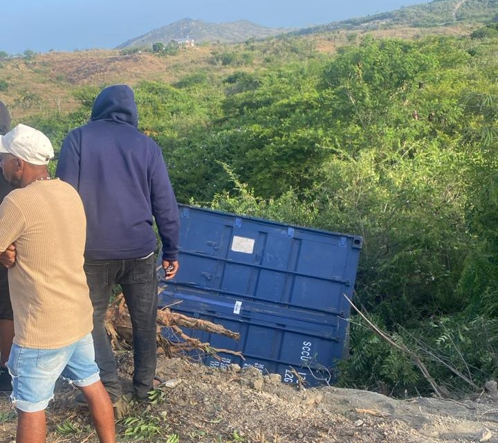 Un muerto y otro herido tras accidente que involucra una patana en Azua
