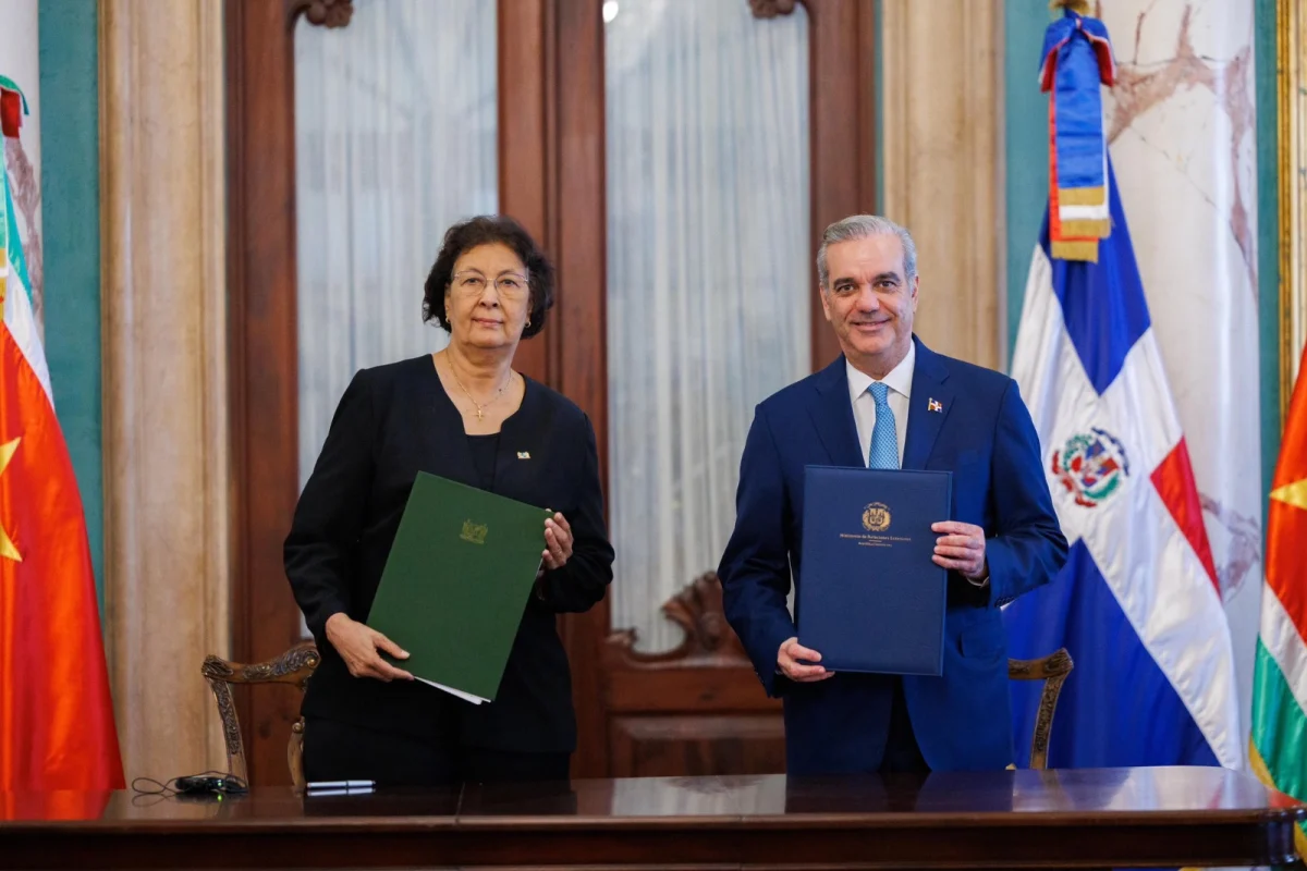 República Dominicana y Surinam firman acuerdos para fortalecer comercio, turismo e inversión