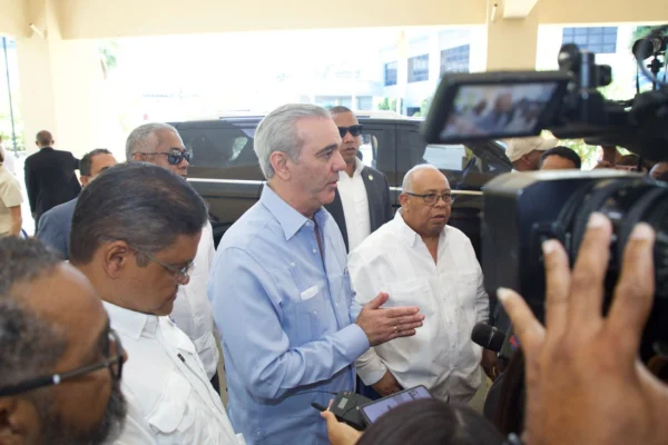 Abinader reitera que el Gobierno mantendrá la cesantía en la reforma del Código de Trabajo