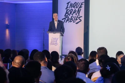 Abinader encabeza lanzamiento de “Inquebrantables”, campaña para fortalecer la juventud dominicana