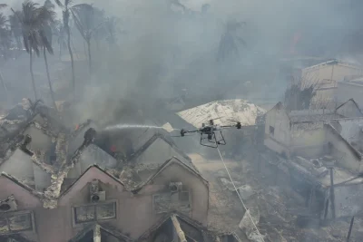 Con drones del 911 intensifican trabajos para sofocar incendio de hotel en bayahibe