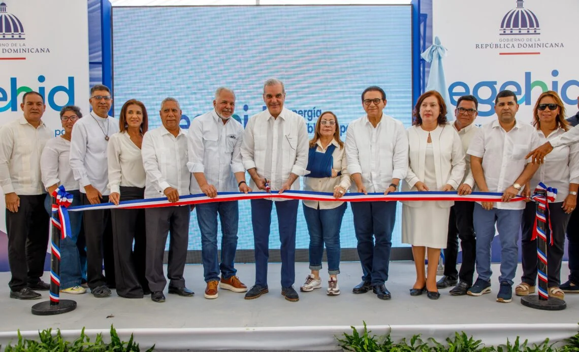 Abinader inaugura carretera en la Sierra de Santiago tras décadas de reclamos comunitarios