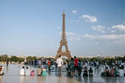 Casi 70,000 personas sin electricidad en Francia por una avería ligada al calor