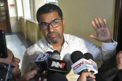 Luis Maisichell Dicent califica a Yeni Berenice, Wilson Camacho y Mirna Ortiz como «el trío diabólico»