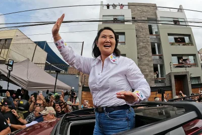 Fujimori lidera una ligera ventaja en el escrutinio presidencial en Perú