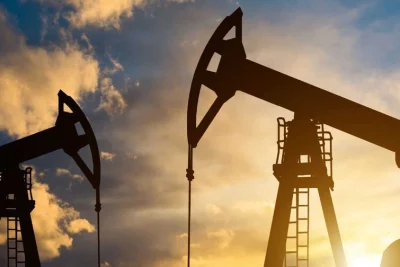 El petróleo de Texas se dispara un 5 % tras estancarse las conversaciones entre EEUU-Irán